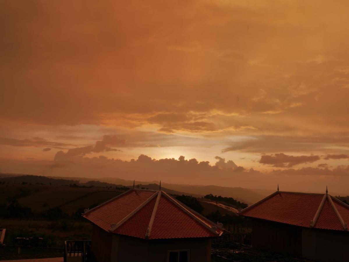 Sumeru Senmonorom Buitenkant foto